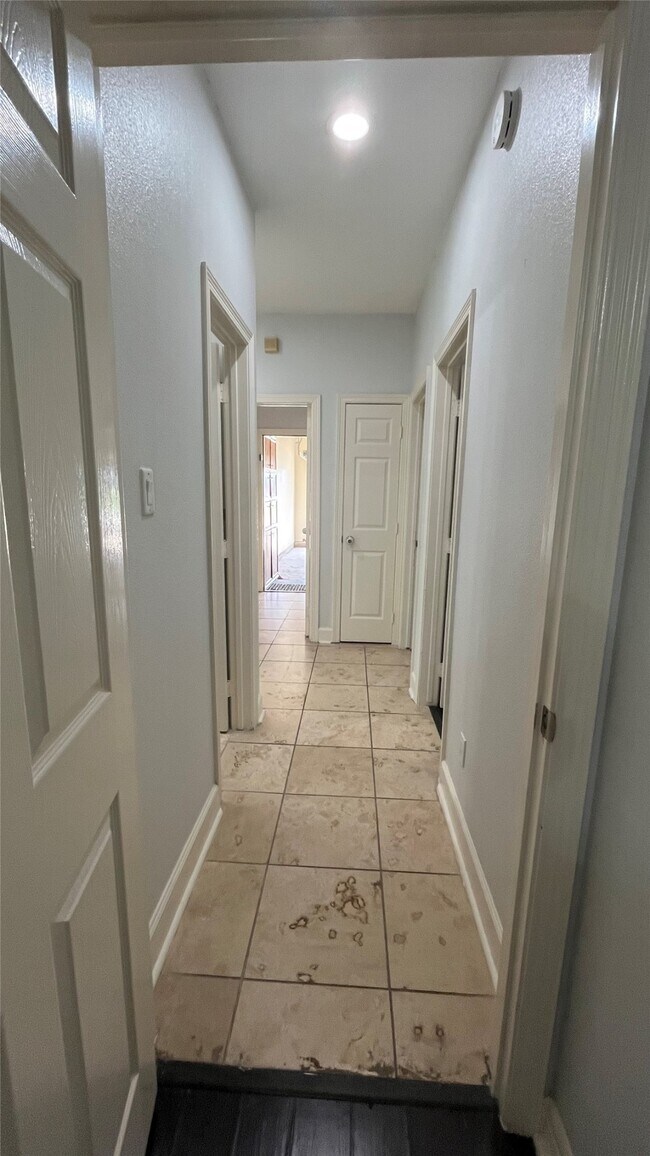 Photo - 2402 Raintree Village Dr