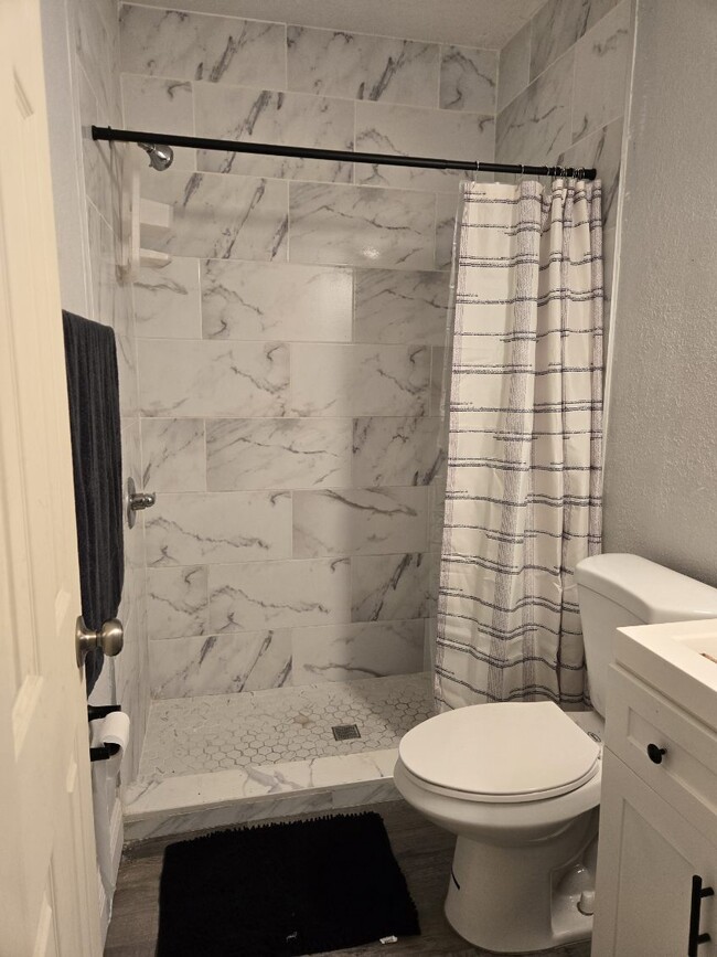 Photo - 1823 E 109th Ave Unidad #1