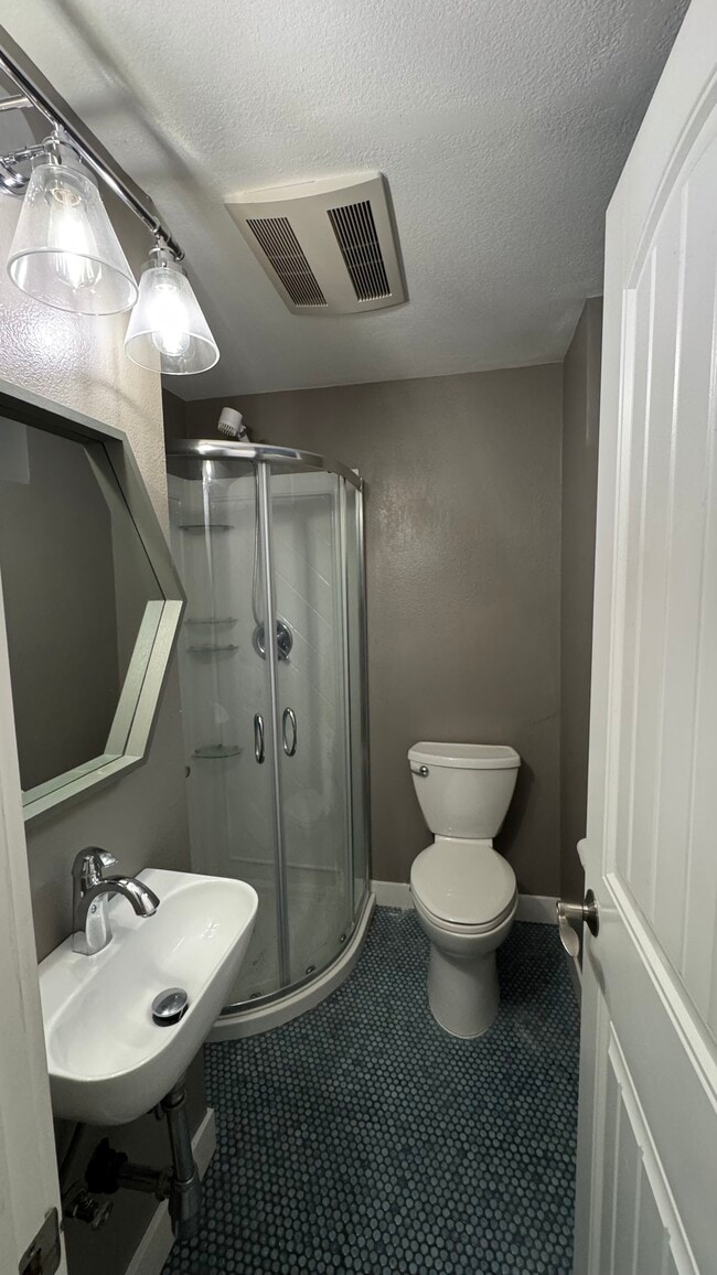 Photo - 505 Mt Hood Dr SW