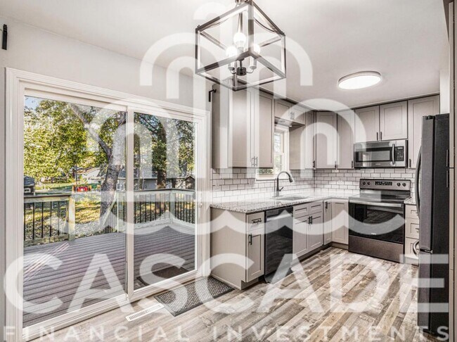 Photo - 300 SE Circleview Dr