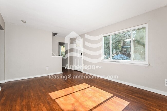 Photo - 1727 Wesley St