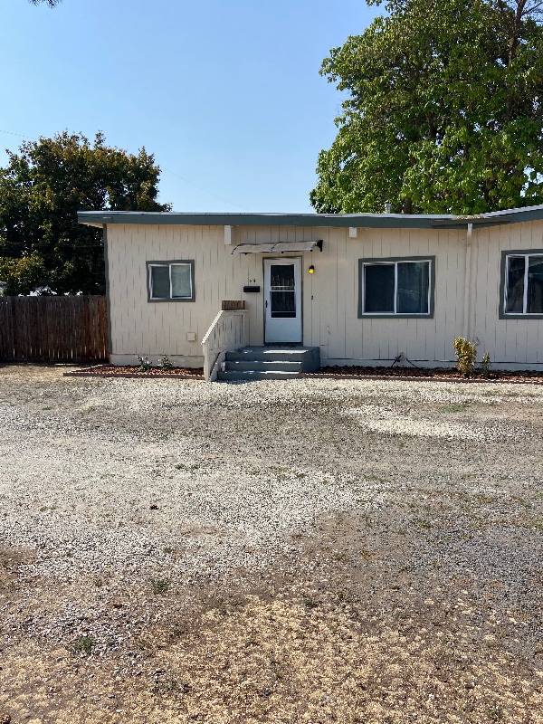 Building Photo - 414 E Sanson Ave Rental