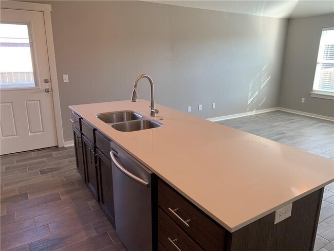 Photo - 505 W Weymouth