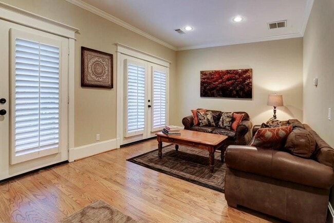 Photo - 916 Lawrence St