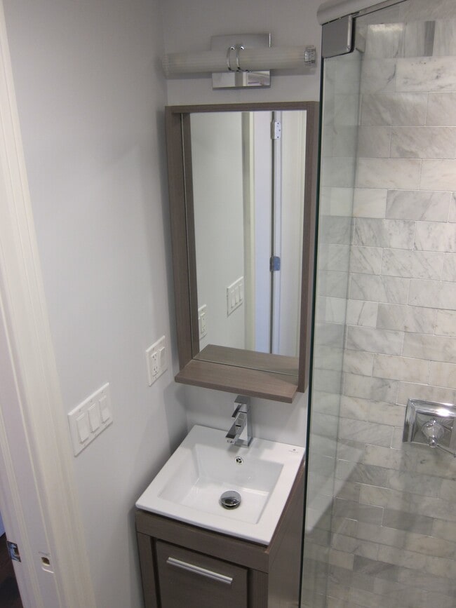 Building Photo - 18 Grove St Unit 2