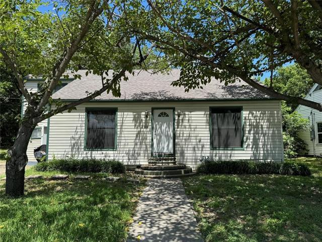 Photo - 208 N Elm St House