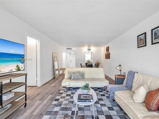 Building Photo - 5090 SW 64th Ave Unit 205