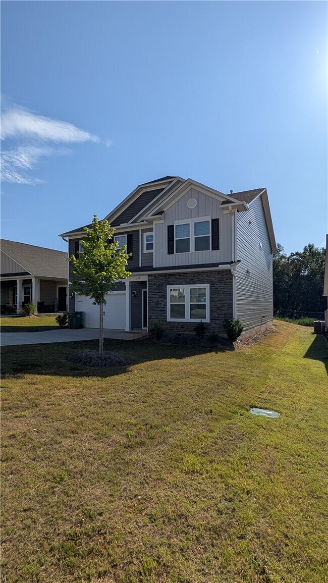 Photo - 249 Carvel Trl