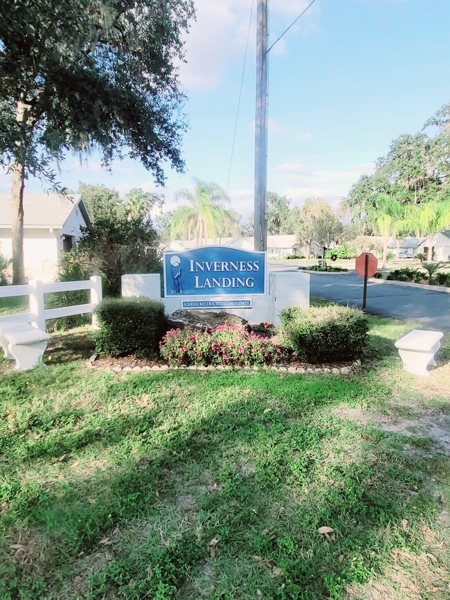 Photo - 410 Landing Blvd