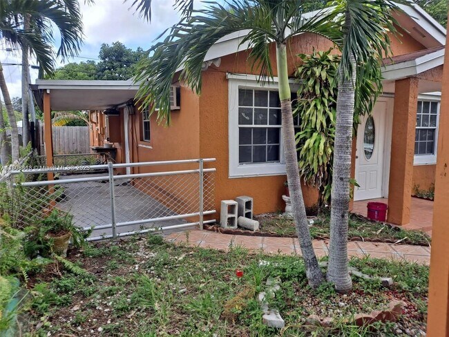 3708 SW 58th Ave