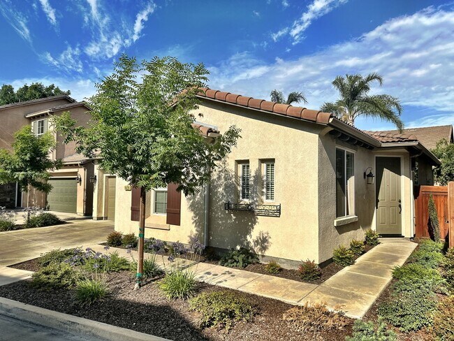 Photo - 1426 N Siena St