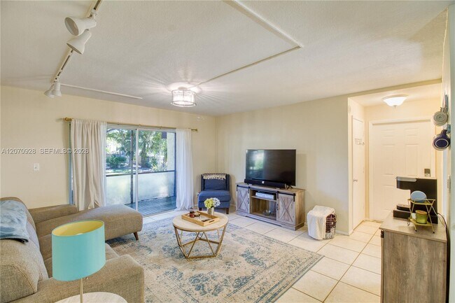 3095 N Oakland Forest Dr Unidad 104