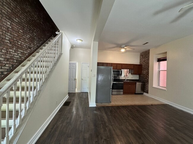 Photo - 2027 Russell Blvd Unit Front