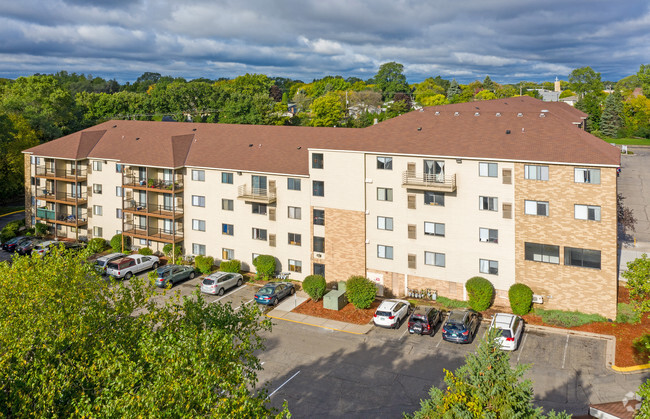 Rainbow Plaza Apartments - Rainbow Plaza Apartments