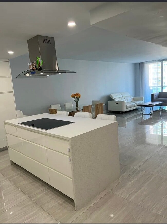 Photo - 19390 Collins Ave Unit 608