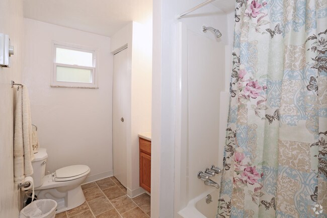 1BR - Bathroom