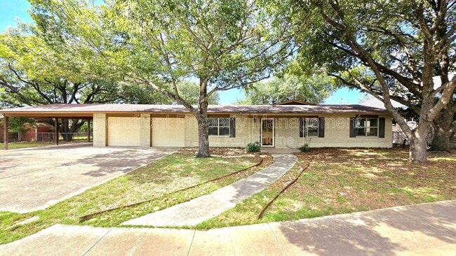 Building Photo - 7609 Linkside St