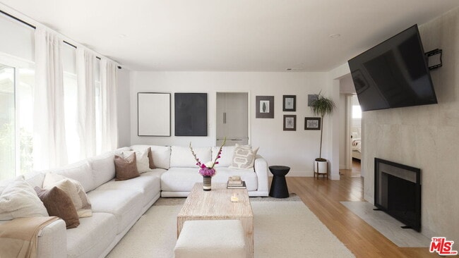 Photo - 4049 Fairway Blvd