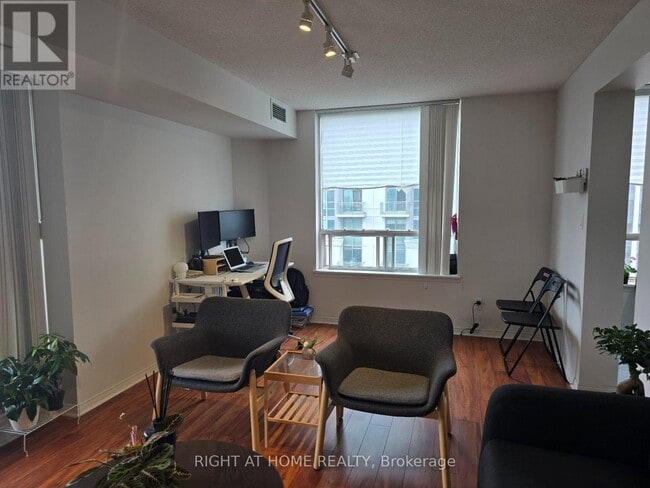 Photo - 18 Hillcrest Ave Unit 1705