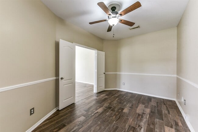 Building Photo - 9127 Willow Crossing Dr