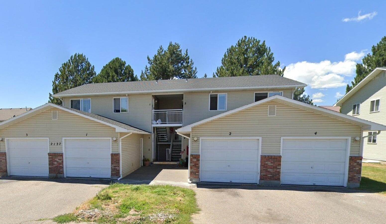 Photo - 2135 Alan St