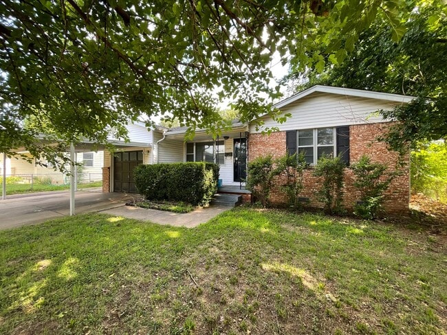 Photo - 3 bedrooms, 1.5 bath, close to Brookside restaurants, shopping and entertainment.