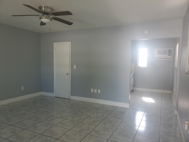 Living space - 1928 Taylor St Unit 4