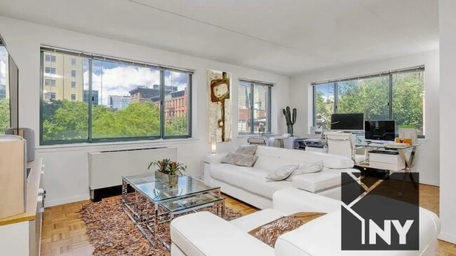 Building Photo - 97 Jane St