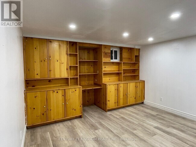 Photo - 1798 Storrington St