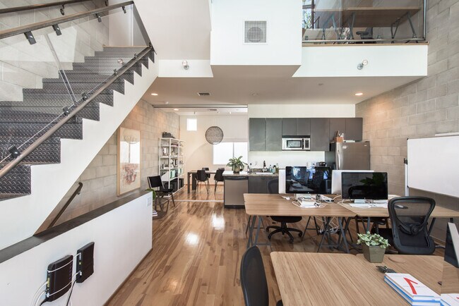 Photo - 717 N Highland Ave Unidad 7