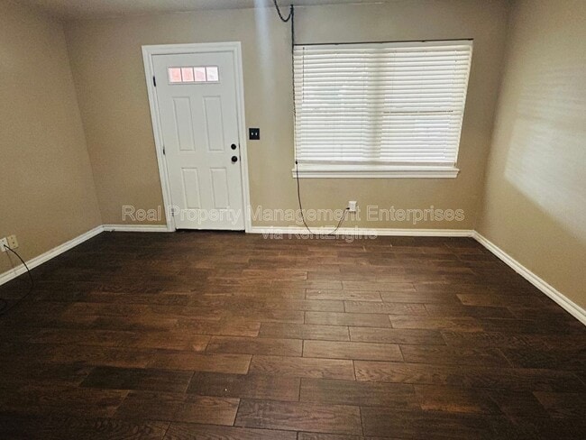 Photo - 701 NW 2nd St