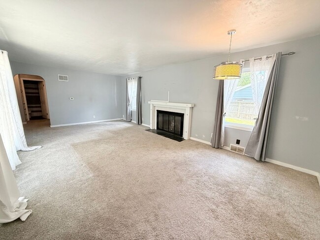 31 University Ct