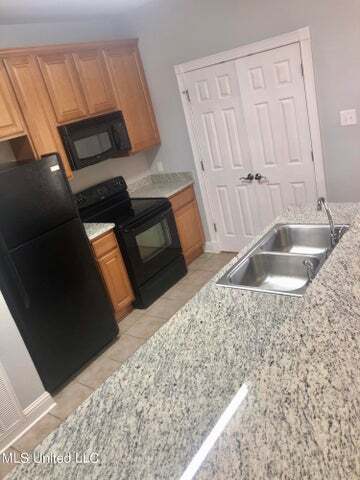 Granite countertops - 1332 Tropical Cv