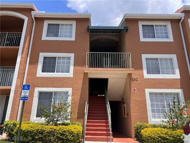 Building Photo - 1240 Wildwood Lakes Blvd Unit 203 Rental