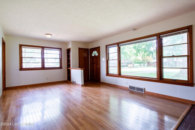 Photo - 2816 Milburn Ave