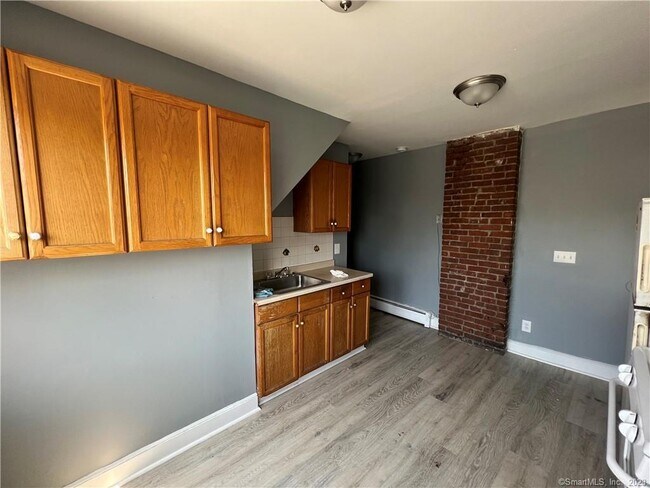 Photo - 251 Black Rock Ave Unidad 3R