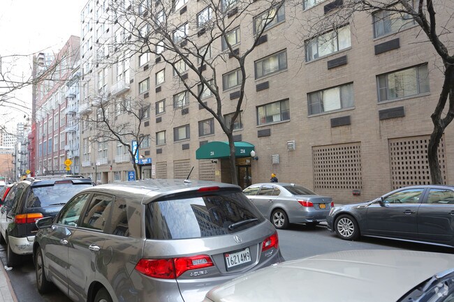 Photo - Gramercy Court