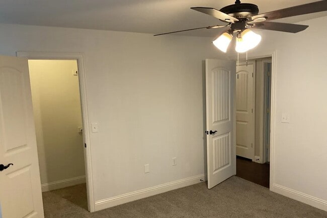 Photo - 2102 Colonial Dr