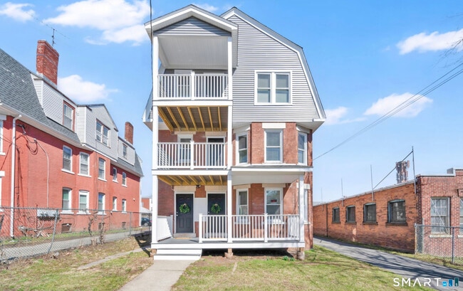 Building Photo - 144 Madison St Unit FL 3