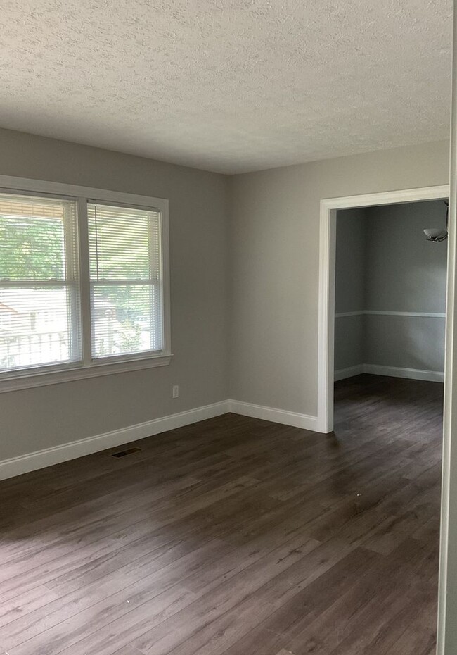 Photo - Available now!! Three bedroom, three full ... House