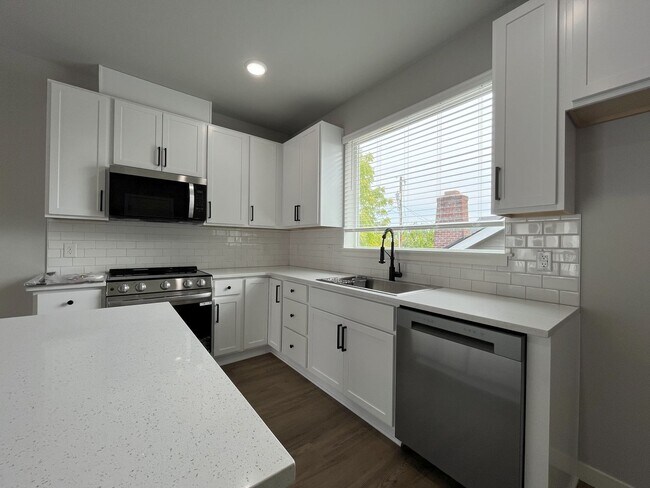 7924 SE Mitchell St Unit C