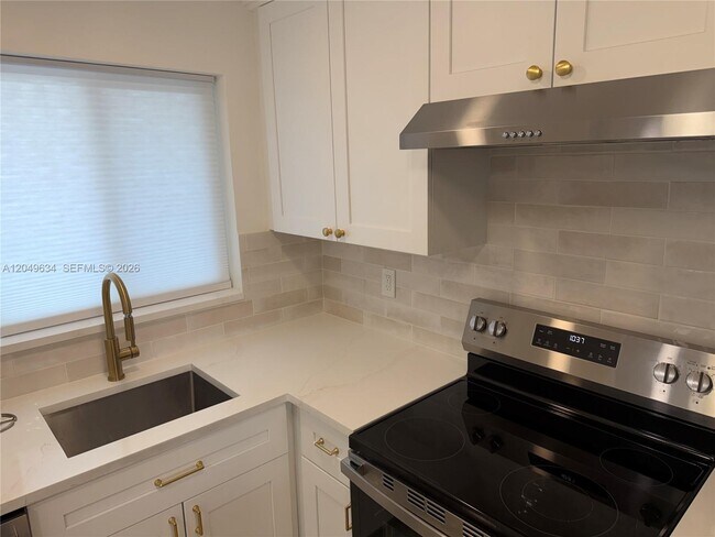 8135 Sunrise Lakes Blvd Unit 210