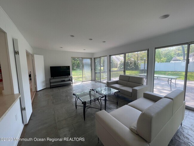 12 Greenbrier Rd