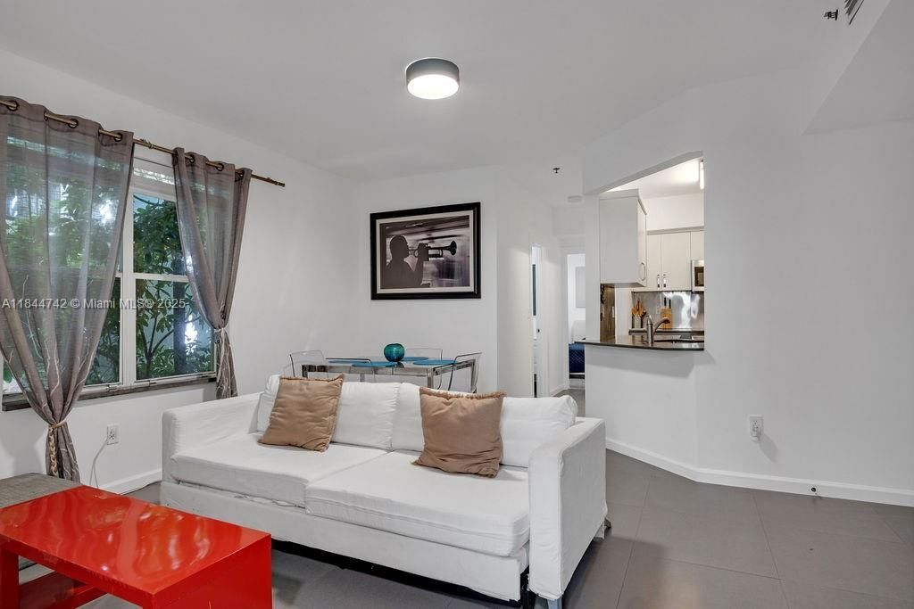 Photo - 747 Michigan Ave