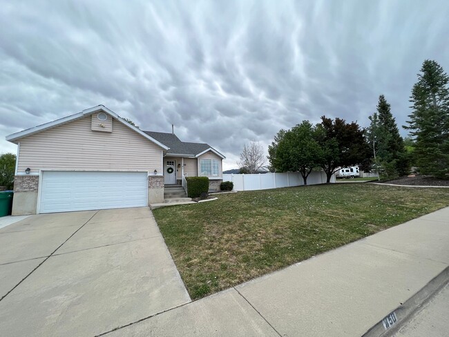 Building Photo - Fully Furnished 5 Bed/3 Bath in Lehi Rental