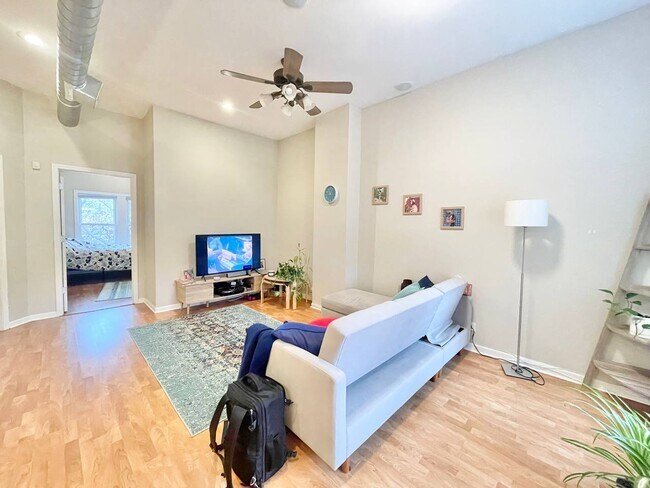 Photo - 922 S Claremont Ave