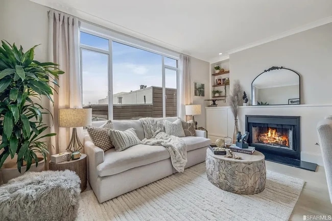 Photo - 77 Castle St Condo Unit 77