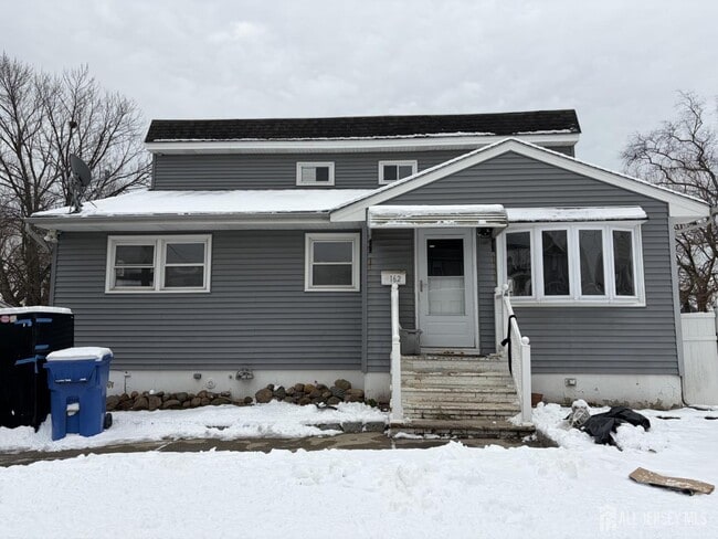 Building Photo - 162 Holly St