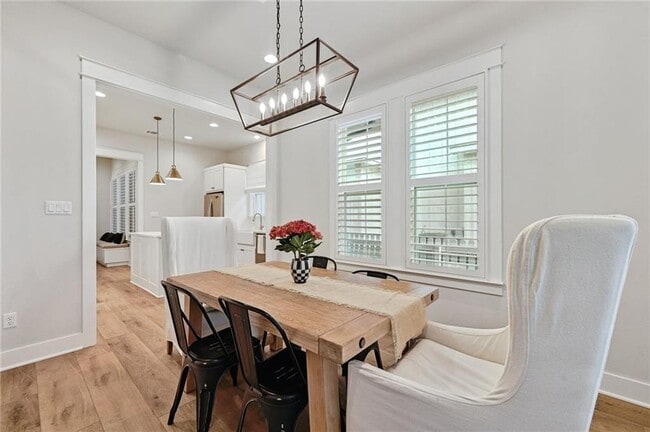 Photo - 1095 Twain St