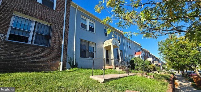 Building Photo - 1255 Meigs Pl NE